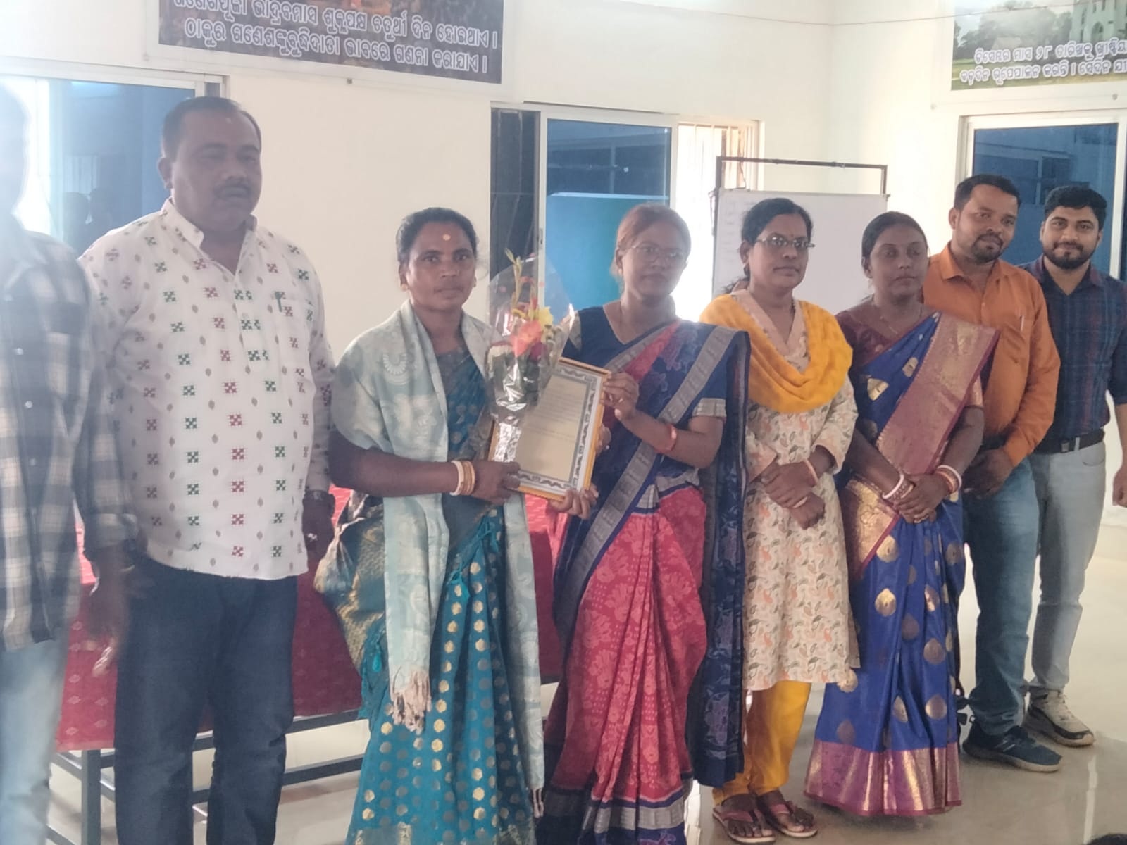 କର୍ମଜୀବୀ ମହିଳାଙ୍କୁ ସମ୍ମାନ ଓ ମାନପତ୍ର ପ୍ରଦାନ